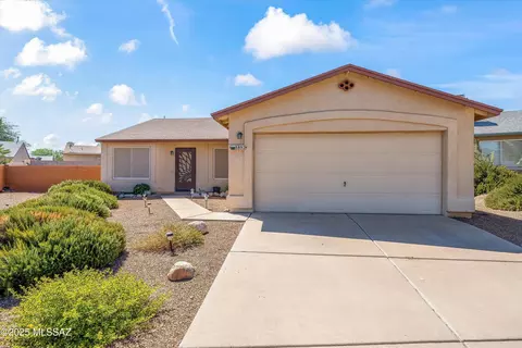 8892 E Apache Well Pl, Tucson, AZ 85730