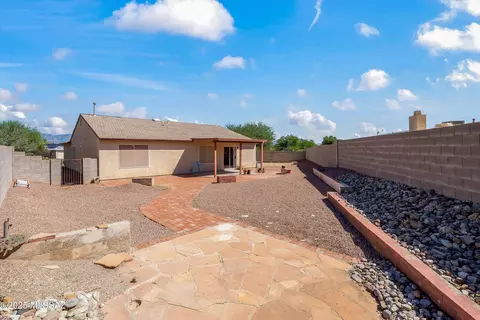 Exterior - 8892 E Apache Well Pl, Tucson, AZ 85730 photo 4 of 6