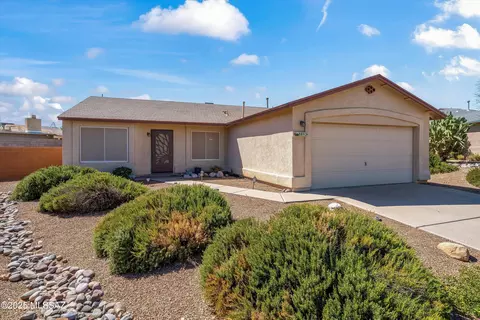 Exterior - 8892 E Apache Well Pl, Tucson, AZ 85730 photo 2 of 6