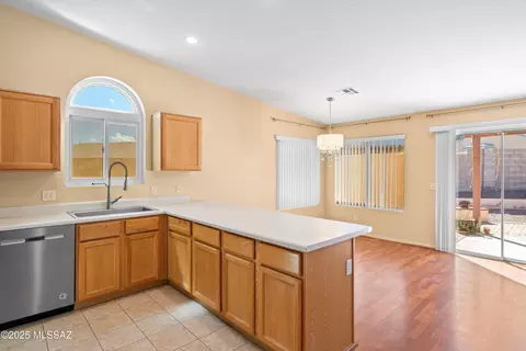 Kitchen - 8892 E Apache Well Pl, Tucson, AZ 85730 photo 5 of 5