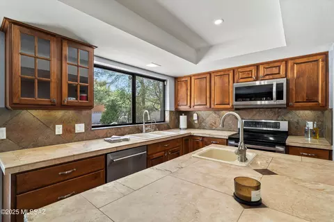 Kitchen - 12302 E Sutter Mill St, Tucson, AZ 85749 photo 4 of 5