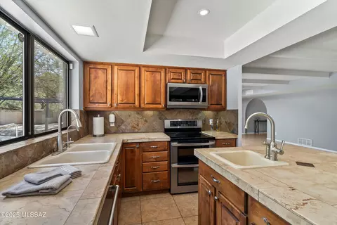 Kitchen - 12302 E Sutter Mill St, Tucson, AZ 85749 photo 5 of 5
