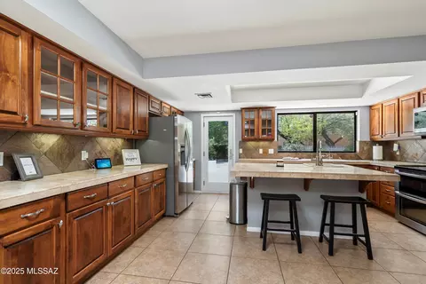 Kitchen - 12302 E Sutter Mill St, Tucson, AZ 85749 photo 3 of 5