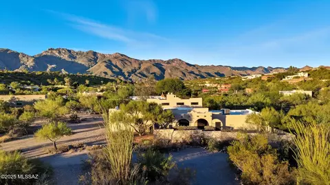 4950 N Apache Hills Trl, Tucson, AZ 85750