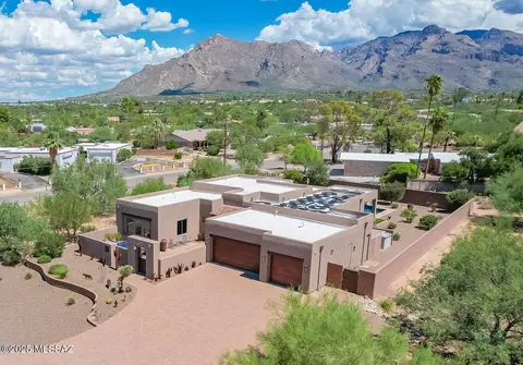 6890 N Pomelo Dr, Tucson, AZ 85704