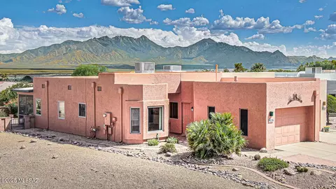 276 N Running Spring Dr, Green Valley, AZ 85614
