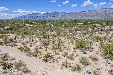 2930 N Lone Dove Trl, Tucson, AZ 85749