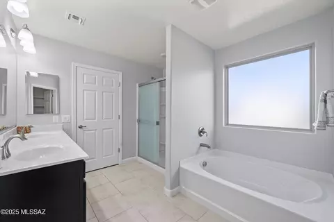 Bath - 12079 E Becker Dr, Vail, AZ 85641 photo 2 of 4