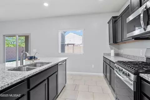 Kitchen - 12079 E Becker Dr, Vail, AZ 85641 photo 5 of 7
