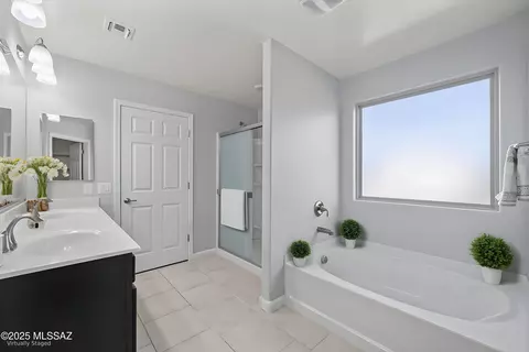 Bath - 12079 E Becker Dr, Vail, AZ 85641 photo 3 of 4
