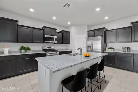 Kitchen - 12079 E Becker Dr, Vail, AZ 85641 photo 4 of 7