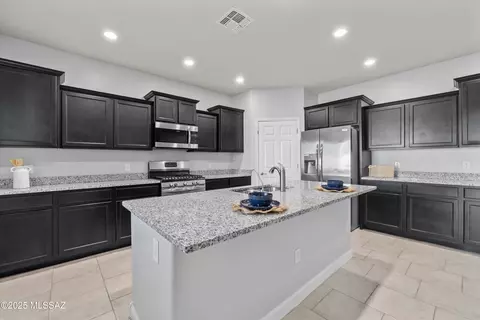 Kitchen - 12079 E Becker Dr, Vail, AZ 85641 photo 3 of 7
