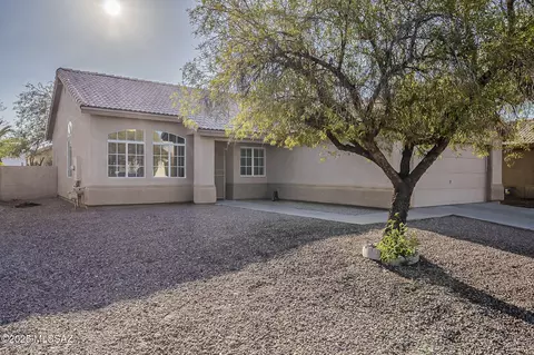9041 N Shadow Rock Dr, Tucson, AZ 85743