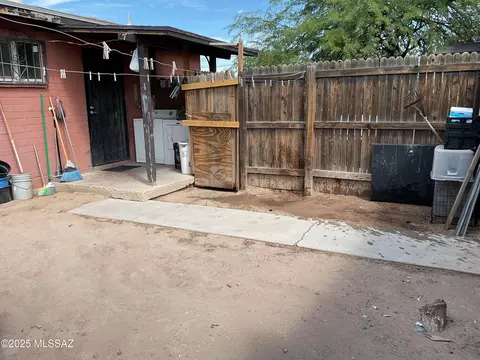 Exterior - 303 E 305 E Palmdale St, Tucson, AZ 85714 photo 2 of 2