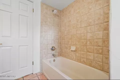 Bath - 1308 E Spring St, Tucson, AZ 85719 photo 2 of 5