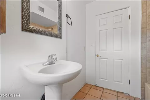 Bath - 1308 E Spring St, Tucson, AZ 85719 photo 3 of 5