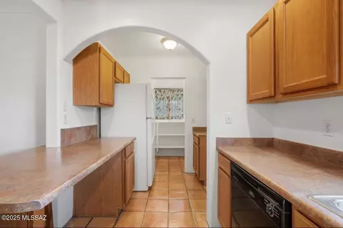Kitchen - 1308 E Spring St, Tucson, AZ 85719 photo 4 of 6