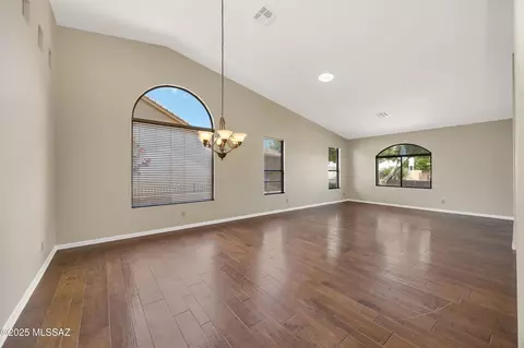 Living - 62105 E Valley Crest Ct, Saddlebrooke, AZ 85739 photo 1 of 8
