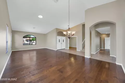 Living - 62105 E Valley Crest Ct, Saddlebrooke, AZ 85739 photo 3 of 8