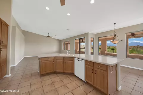 Kitchen - 62105 E Valley Crest Ct, Saddlebrooke, AZ 85739 photo 4 of 4