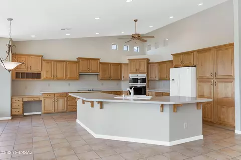Kitchen - 62105 E Valley Crest Ct, Saddlebrooke, AZ 85739 photo 1 of 4