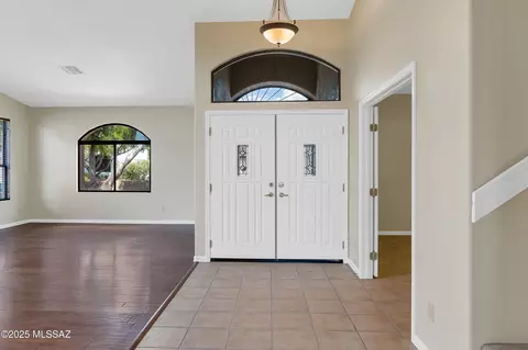 Entry Way - 62105 E Valley Crest Ct, Saddlebrooke, AZ 85739 photo 2 of 4
