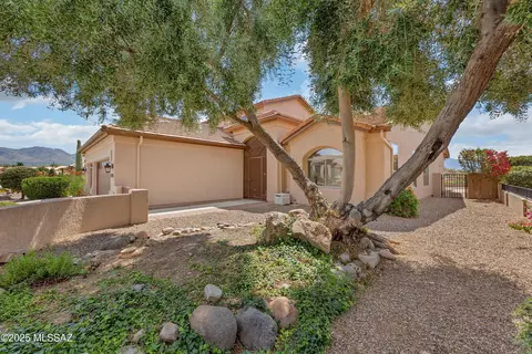 Exterior - 62105 E Valley Crest Ct, Saddlebrooke, AZ 85739 photo 2 of 10