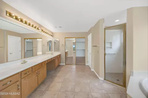 Bath - 62105 E Valley Crest Ct, Saddlebrooke, AZ 85739 photo 1 of 5