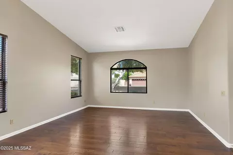 Living - 62105 E Valley Crest Ct, Saddlebrooke, AZ 85739 photo 2 of 8
