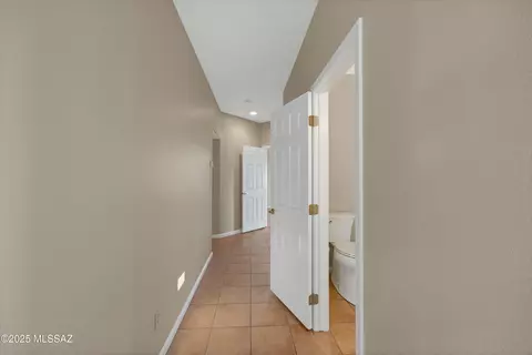 Entry Way - 62105 E Valley Crest Ct, Saddlebrooke, AZ 85739 photo 3 of 4