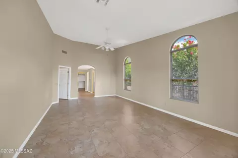 Living - 62105 E Valley Crest Ct, Saddlebrooke, AZ 85739 photo 8 of 8