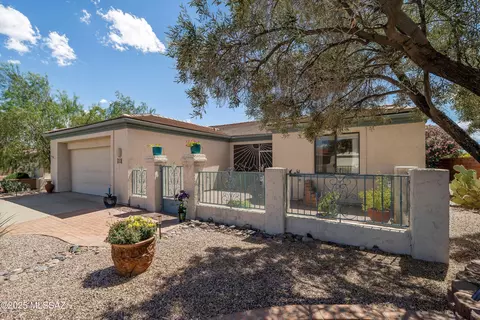 939 W Ashworth Rd, Green Valley, AZ 85614