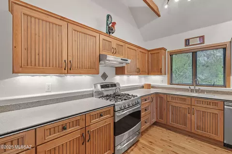 Kitchen - 11308 E Bisbee Ave, Mount Lemmon, AZ 85619 photo 6 of 8