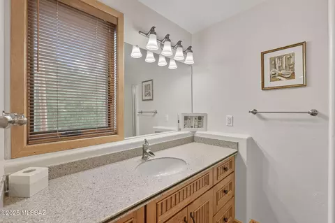 Bath - 11308 E Bisbee Ave, Mount Lemmon, AZ 85619 photo 4 of 5