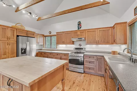 Kitchen - 11308 E Bisbee Ave, Mount Lemmon, AZ 85619 photo 3 of 8