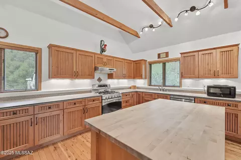Kitchen - 11308 E Bisbee Ave, Mount Lemmon, AZ 85619 photo 2 of 8