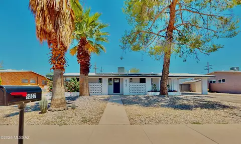 8267 E Cooper Pl, Tucson, AZ 85710