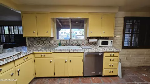 Kitchen - 2401 E Mitchell St, Tucson, AZ 85719 photo 3 of 4