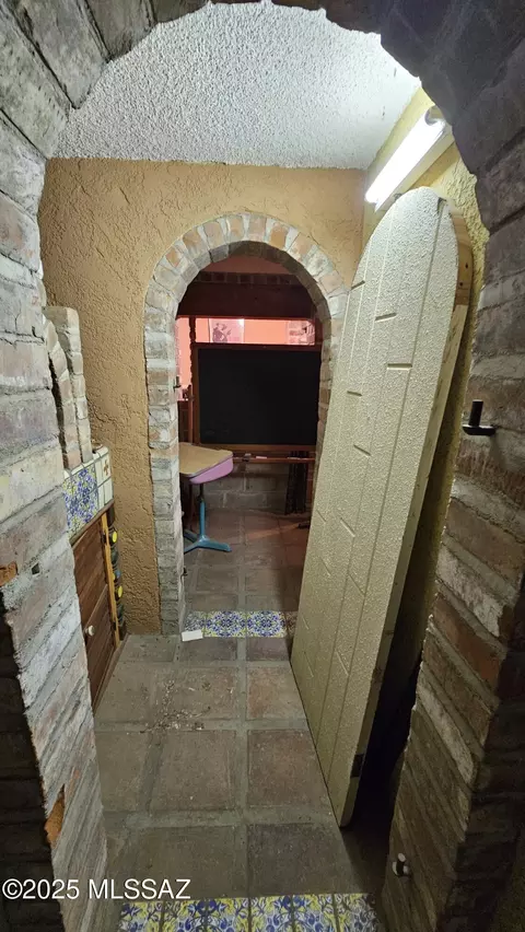 Entry Way - 2401 E Mitchell St, Tucson, AZ 85719 photo 2 of 4