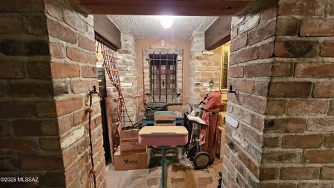 Entry Way - 2401 E Mitchell St, Tucson, AZ 85719 photo 4 of 4