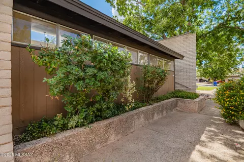5701 E Glenn St #132, Tucson, AZ 85712