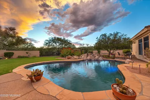 13837 N Steprock Canyon Pl, Oro Valley, AZ 85755