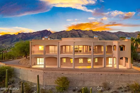 5880 N Hombre Ln, Tucson, AZ 85718