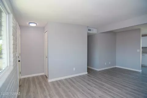 Living - 7149 E Freestone Dr, Tucson, AZ 85730 photo 2 of 3