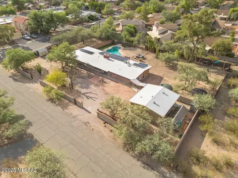 8072 E Mi Casita St, Tucson, AZ 85715