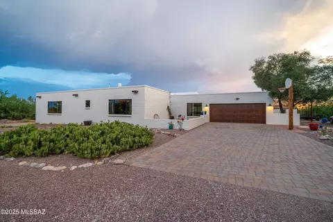 10405 N Gila Rd, Tucson, AZ 85742