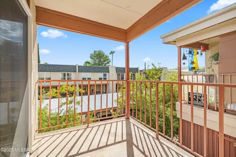 1600 N Wilmot Rd #246, Tucson, AZ 85712