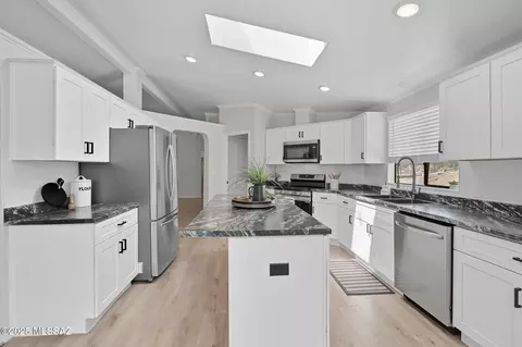 4081 E Rollins Rd, Tucson, AZ 85739