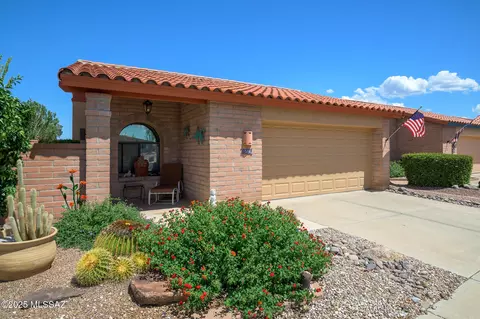 1586 W Calle Del Ducado, Green Valley, AZ 85622
