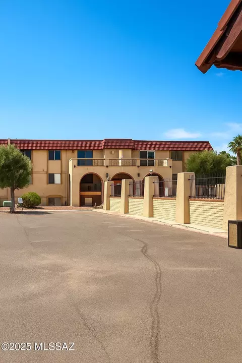 6321 N Barcelona Ct #904, Tucson, AZ 85704